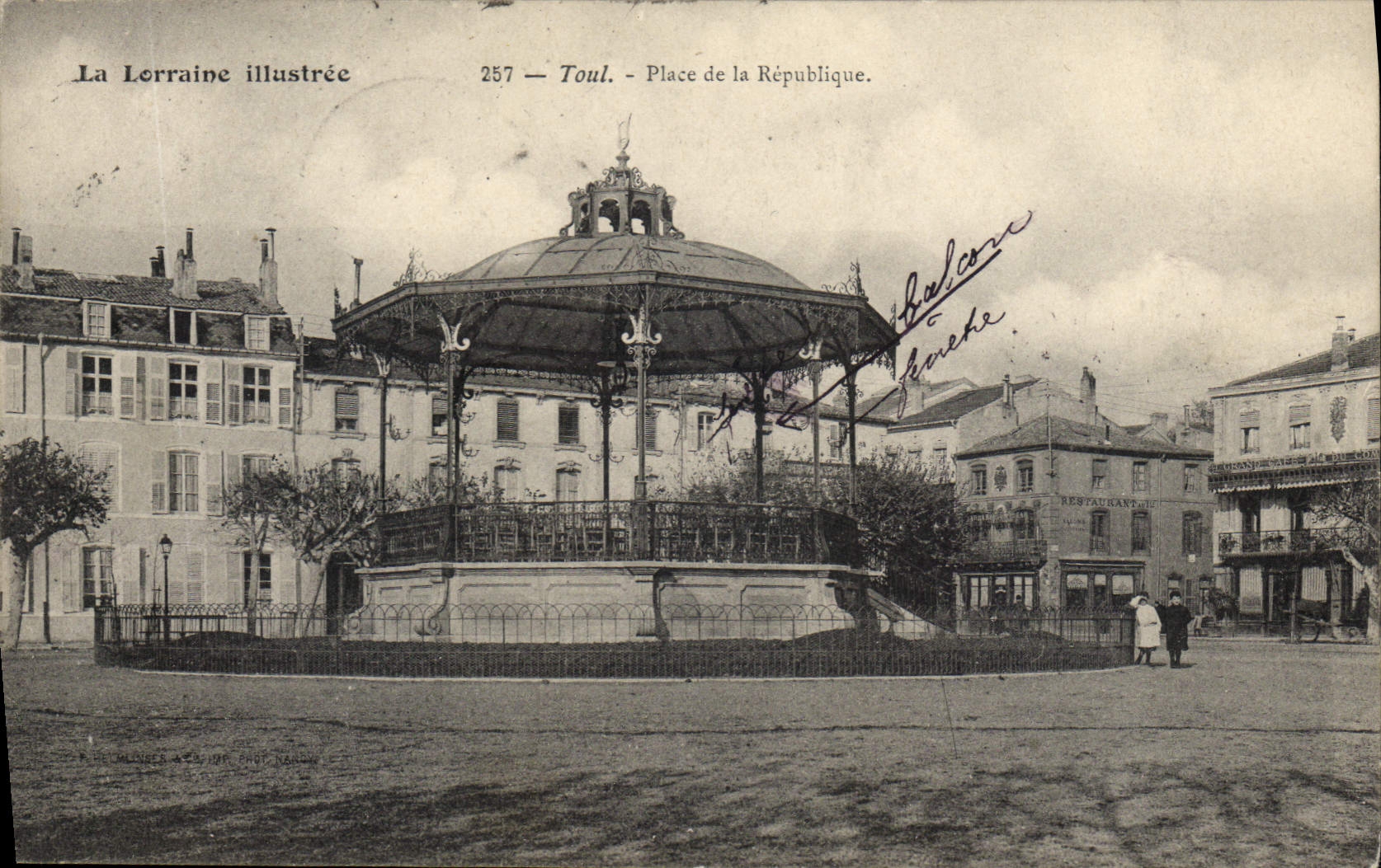 CPA Kiosque Toul Place de la Republique