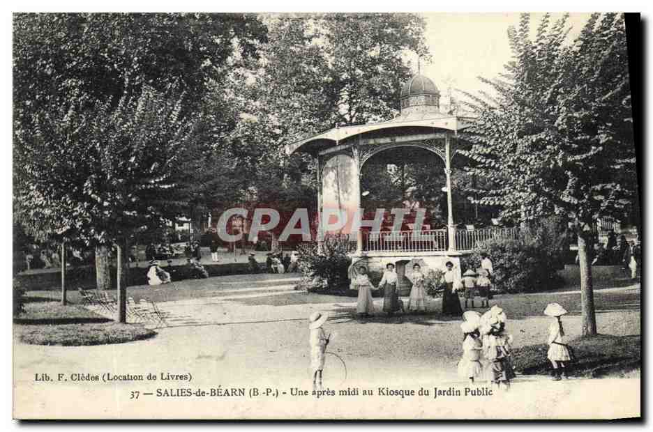 CPA Kiosque Salies de Bearn Une apres midi au kiosque du jardin public