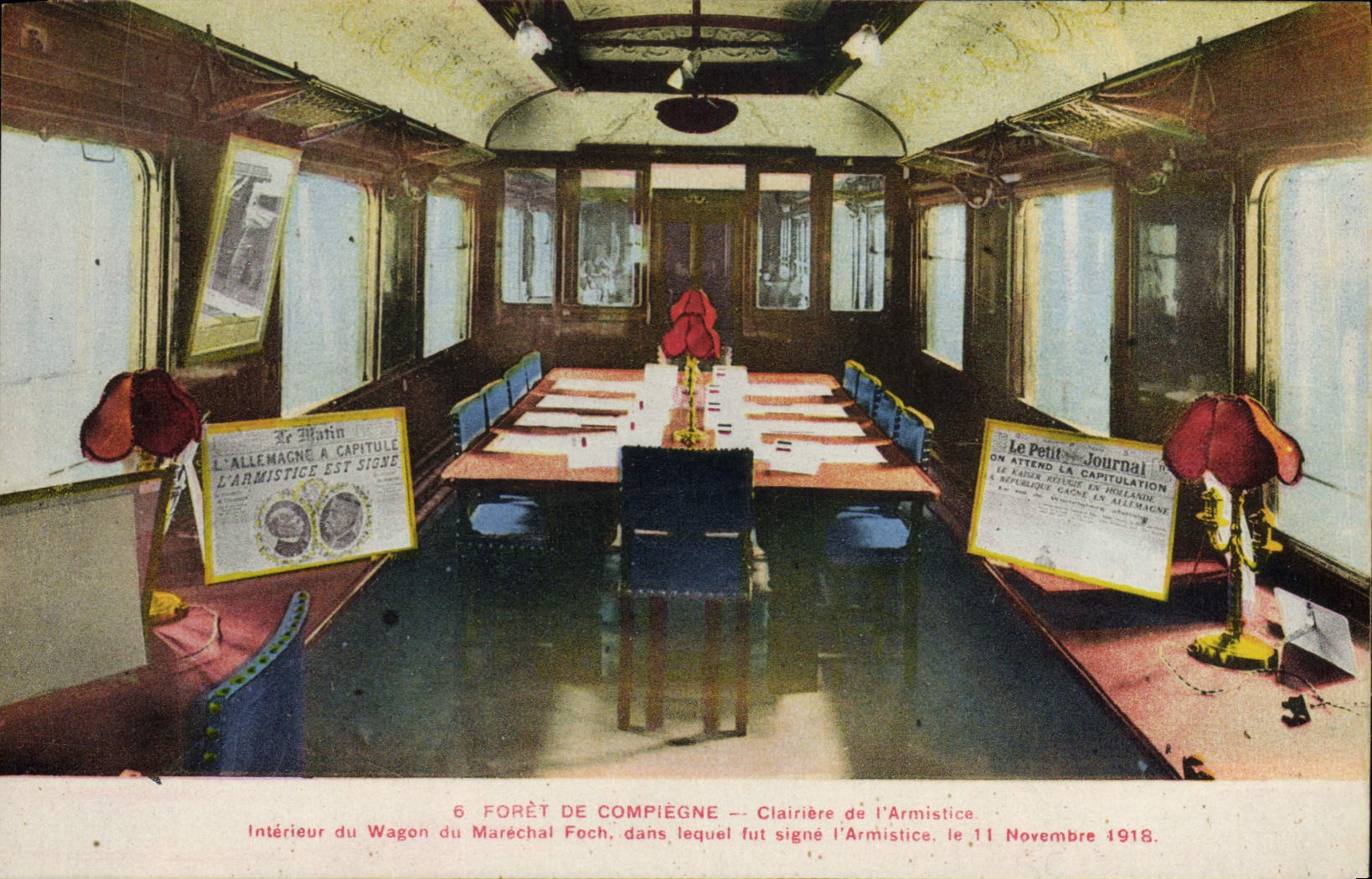 CPA Militaria Foret de Compiegne Clairiere de l'armistice Interieur du wagon