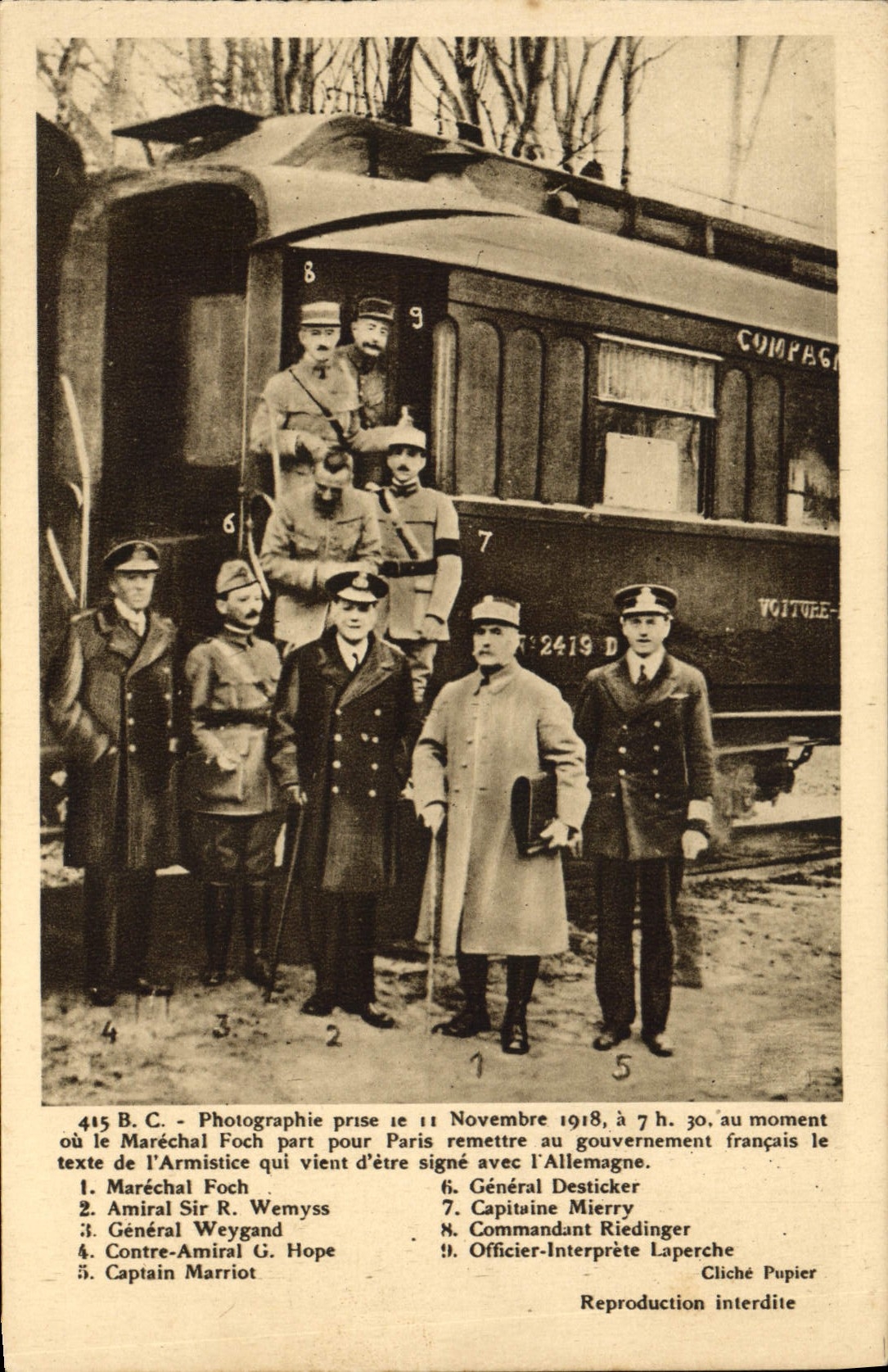 CPA Militaria Foret de Compiegne Wagon de l'armistice 