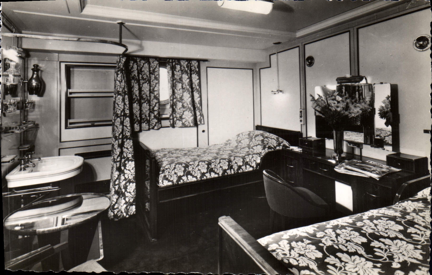 Cabine de 1re classe - Extérieure — Paquebot « LIBERTÉ » — Compagnie Générale Transatlantique, Edition André Laconie
