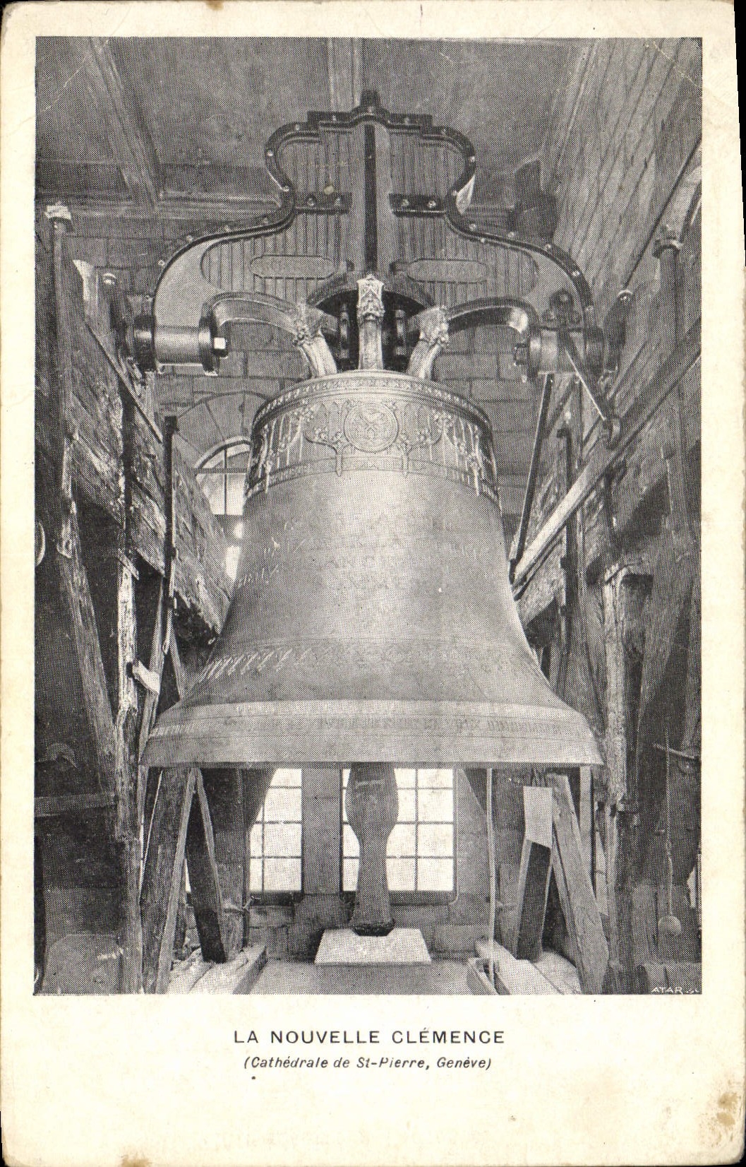CPA Cloche La nouvelle Clemence Cathedrale de St Pierre Geneve