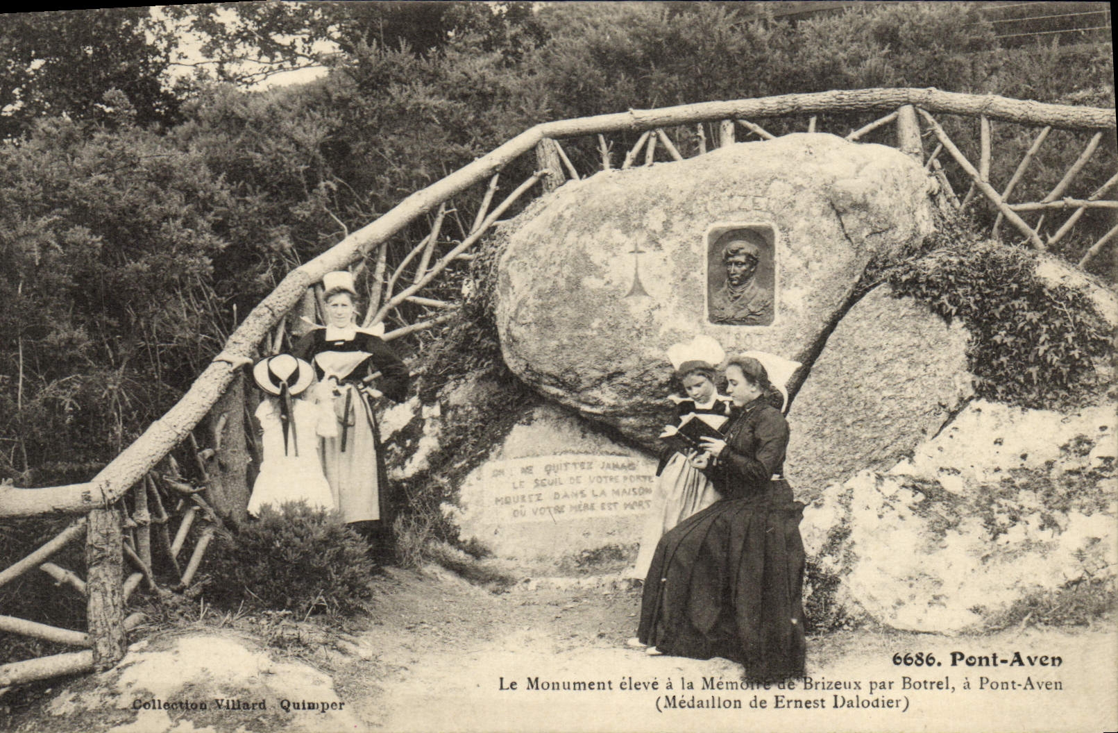 CPA Folklore Botrel Pont Aven Le monument aleve a la memoire de Brizeux par Botrel 