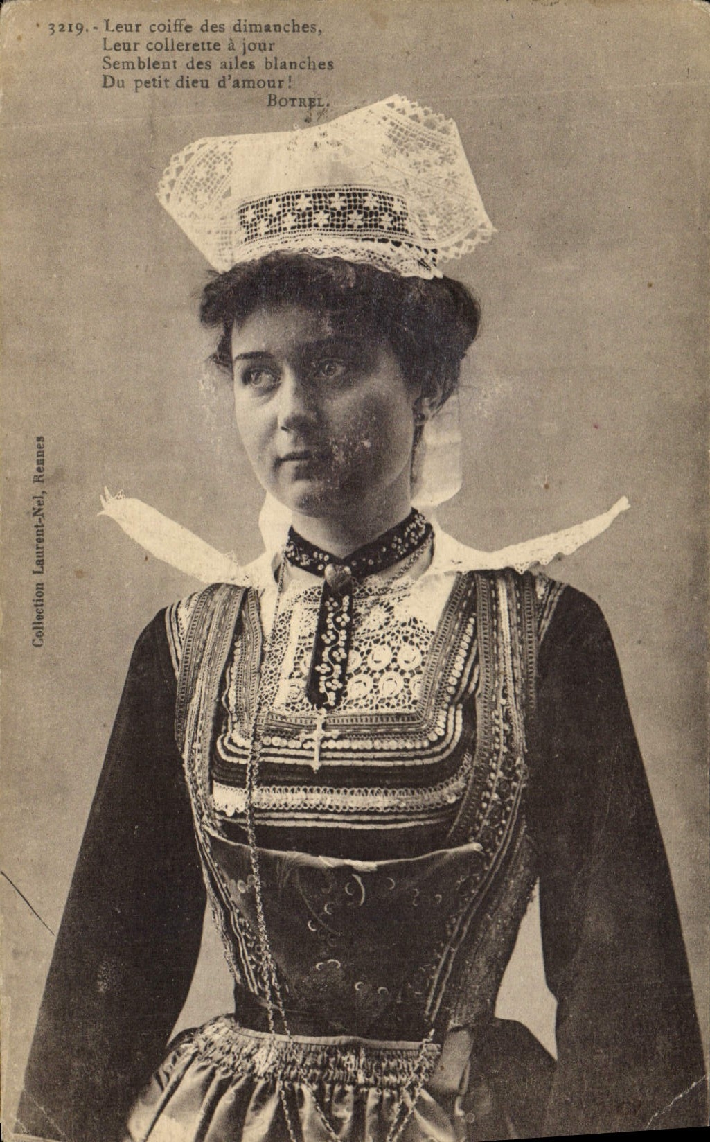 CPA Folklore Bretagne Femme 