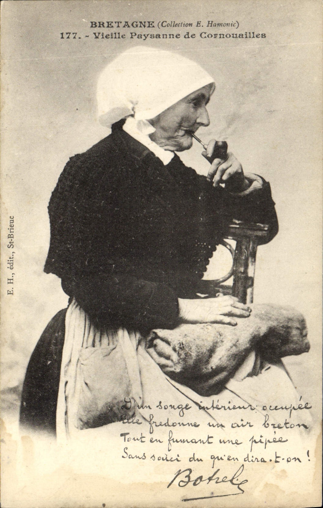CPA Folklore Botrel Vieille paysanne de Cornouailles 