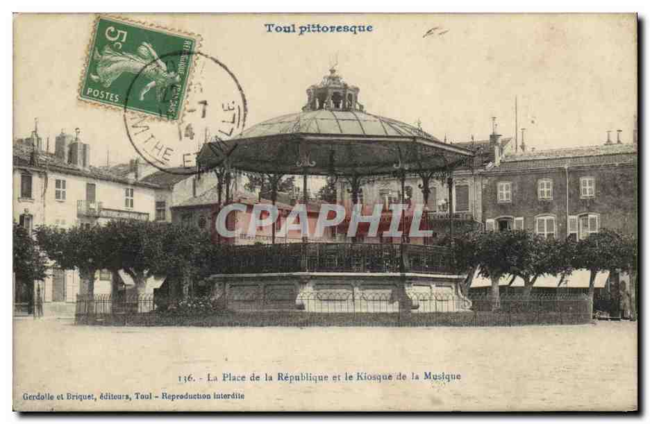 CPA Toul La Place de la Republique et le Kiosque de la musique 