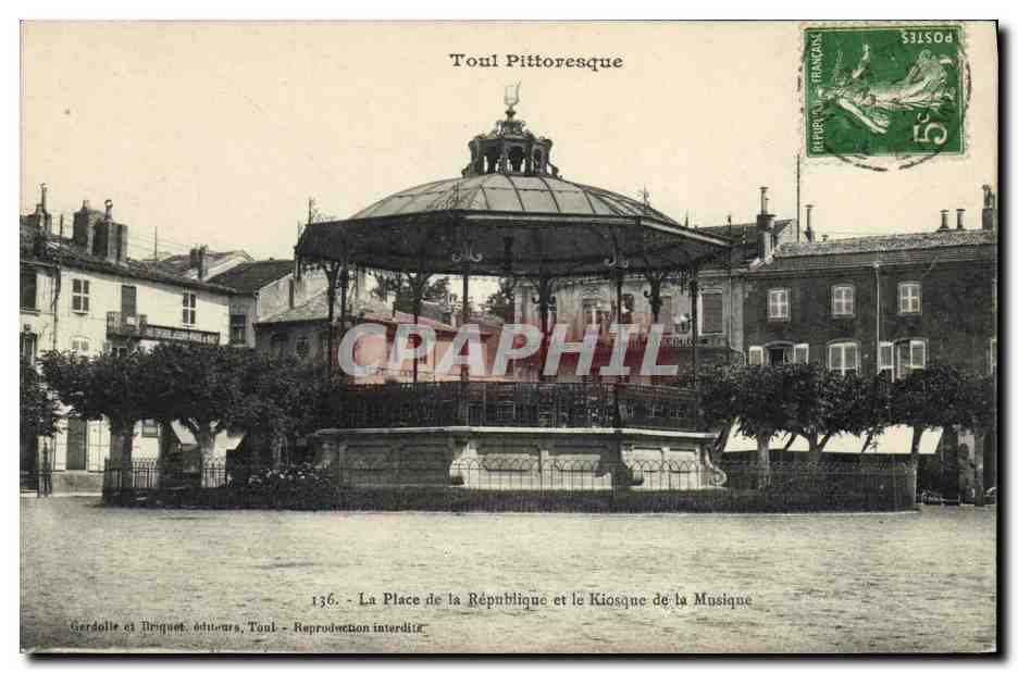 CPA Toul La Place de la Republique et le Kiosque de la musique 