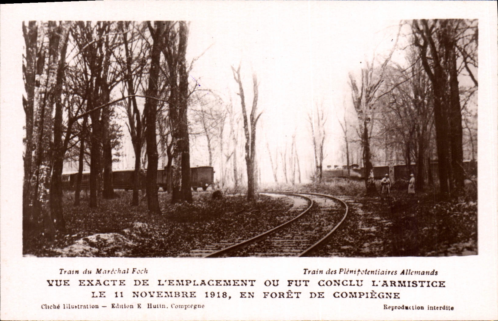 CPA Militaria Vue exacte de l'emplacement ou fut conclu l'armistice le 11 novembre Foret de Compiegne 