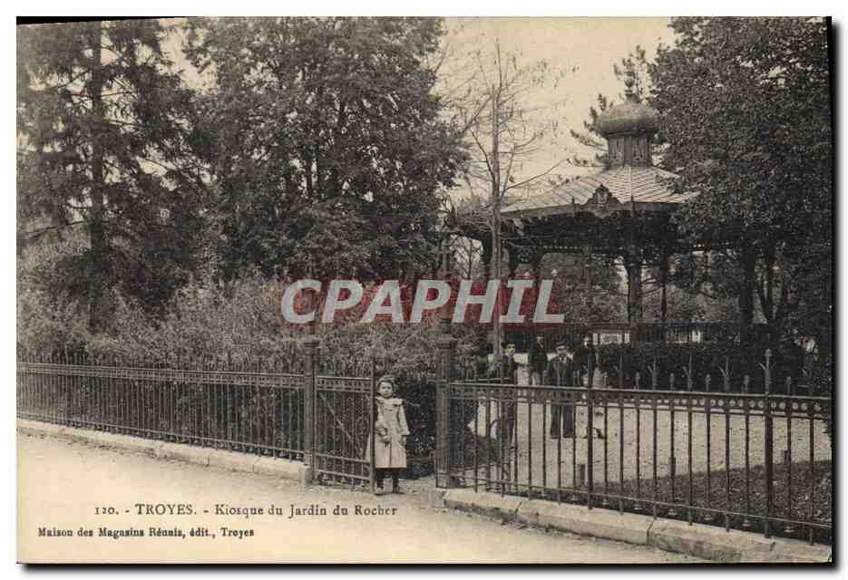 CPA Kiosque du jardin du rocher Troyes Enfants 