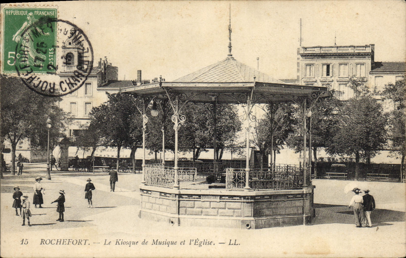 CPA Kiosque de musique et l'eglise Rochefort 