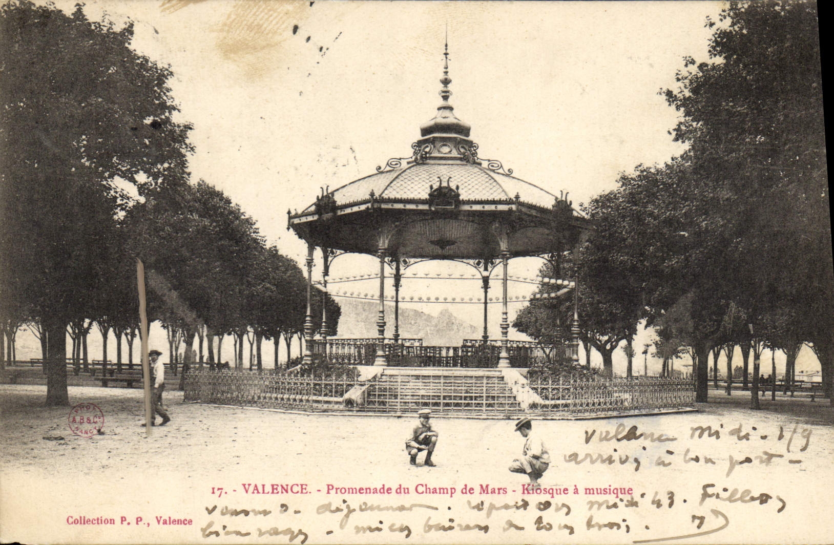 CPA Kiosque a musique Valence Promenade du Champ de Mars 
