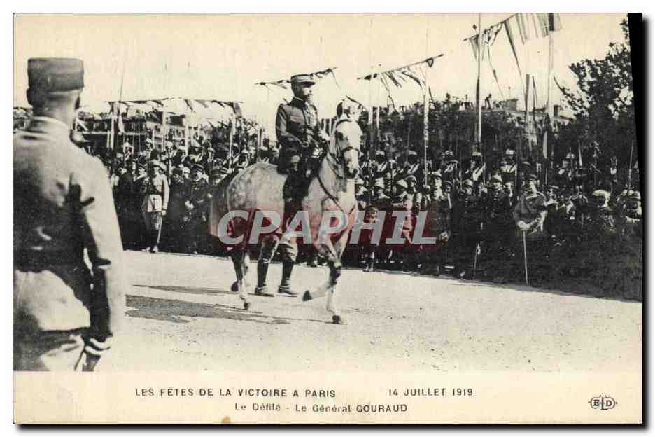 CPA Militaria Les Fetes de la Victoire a Paris 14 Juillet 1919 le defile Le General Gouraud 