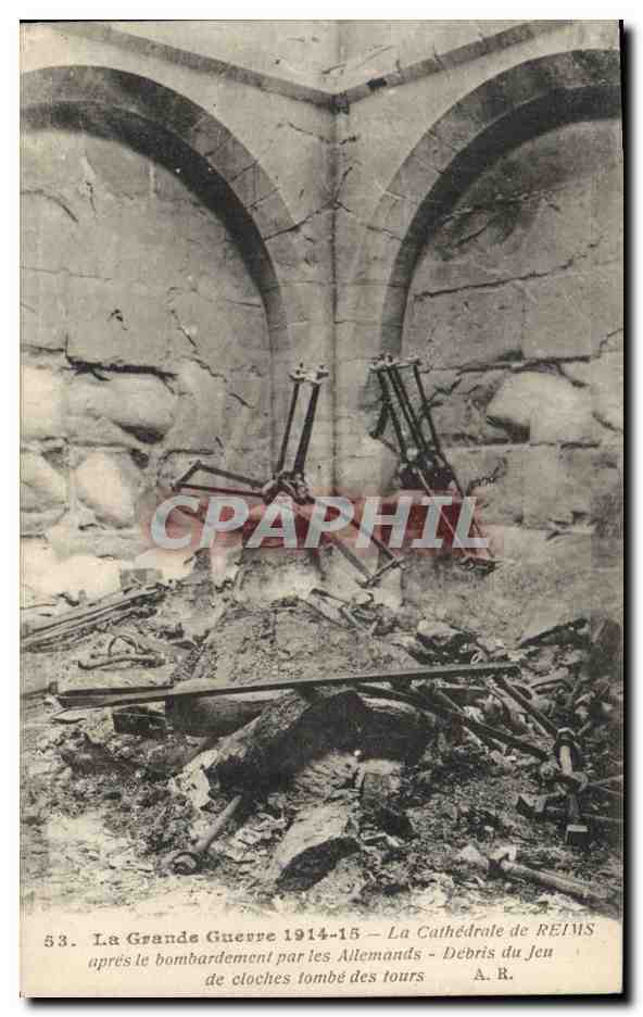 CPA Cloche La cathedrale de Reims apres le bombardement par les Allemands Militaria 