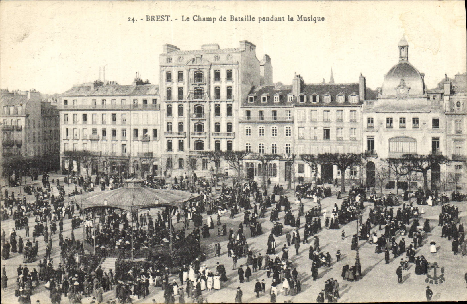 Brest - Le Champ de Bataille pendant la Musique — Éditeur non identifié, n° 24
