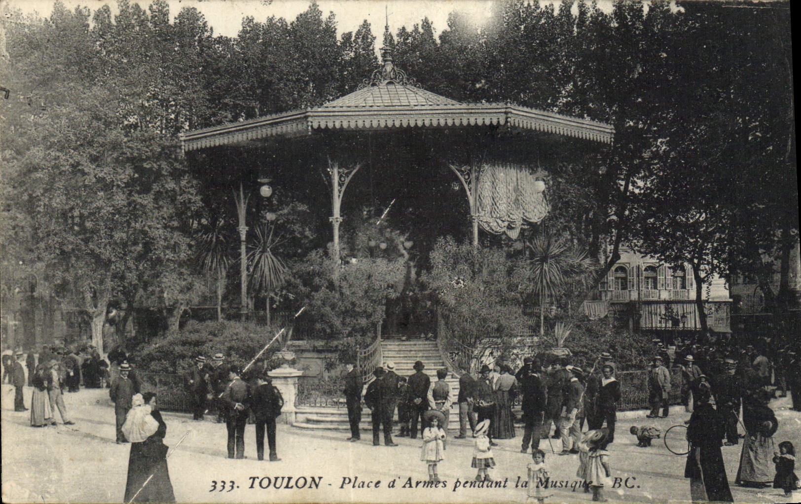 Toulon - Place d'Armes pendant la Musique — BC. n°333