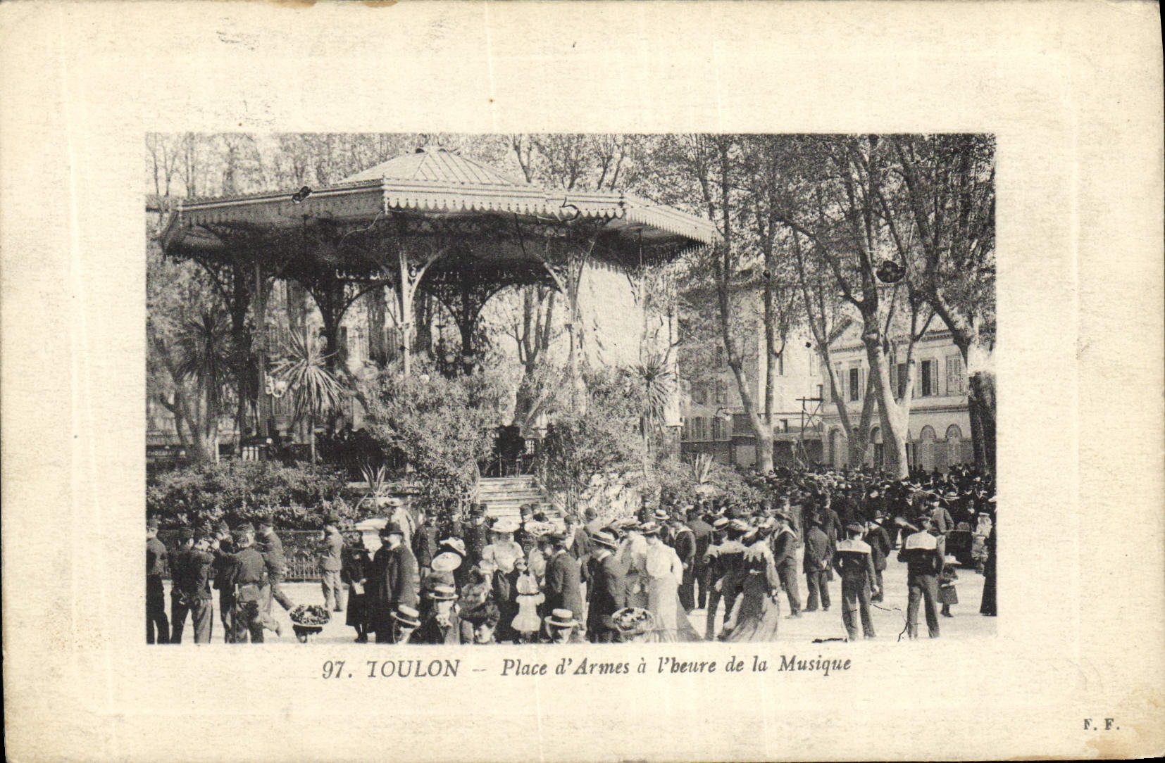 Toulon — Place d'Armes à l'heure de la Musique — F.F.