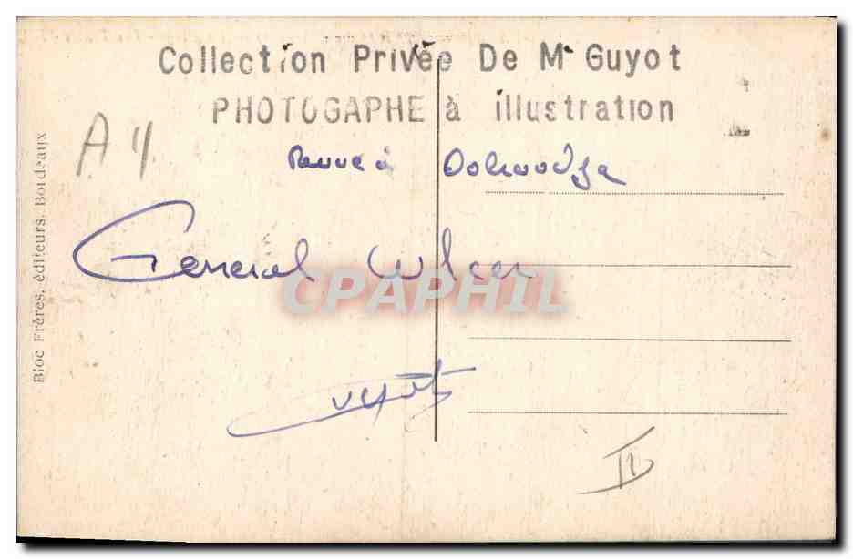 Général à la casquette avec lunettes de protection — conversation avec un autre militaire — photographie de la collection privée de M. Guyot — Verso