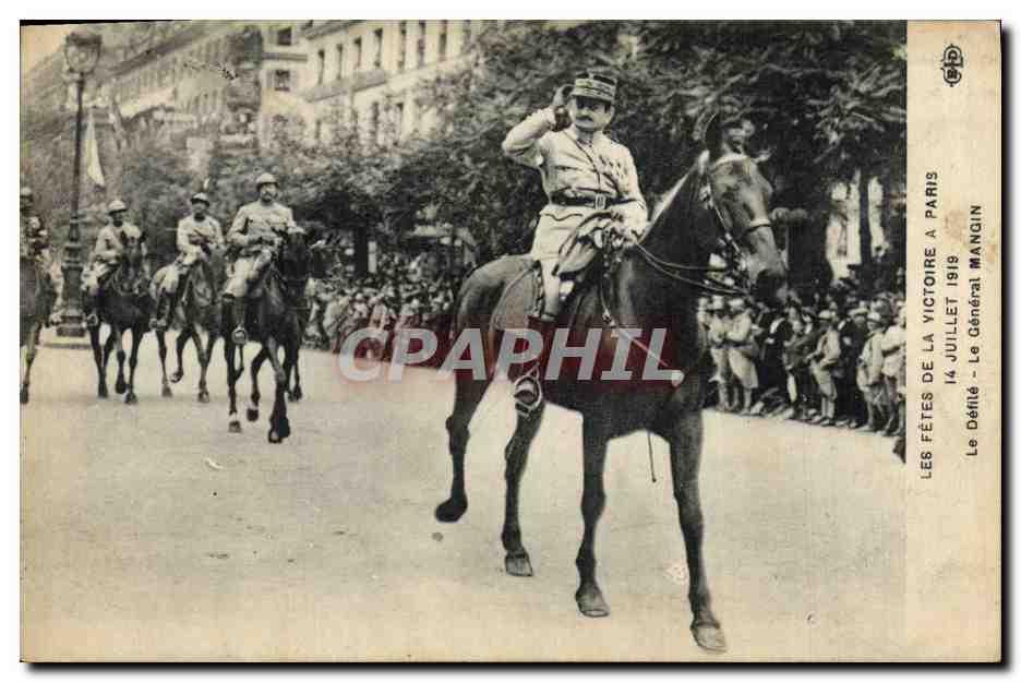 CPA Militaria Les Fetes de la Victoire a Paris 14 Juillet 1919 Le defile Le general Mangin 