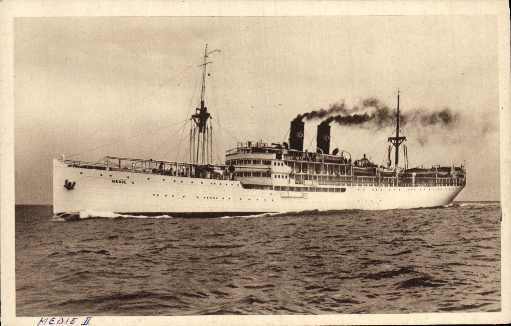 Paquebot MEDIE II — Navigation entre Marseille, les Canaries, le Maroc et le Sénégal — Compagnie de Navigation Paquet
