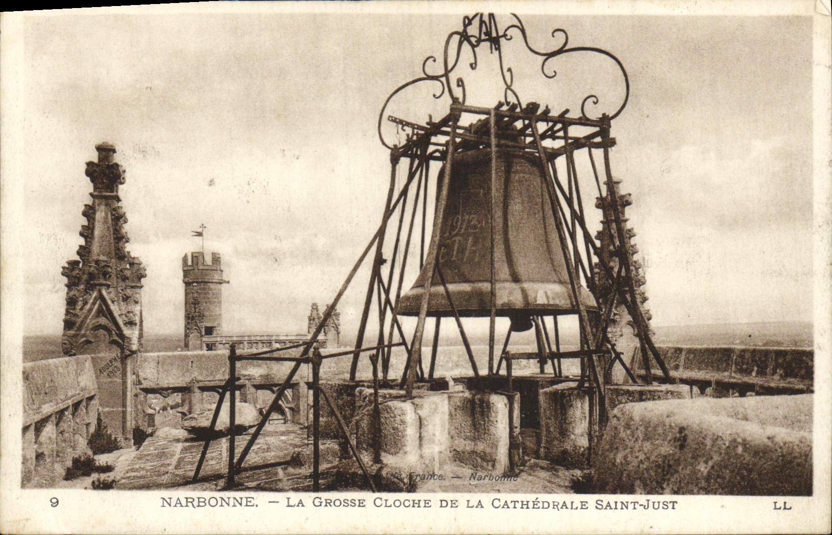 CPA Cloche Narbonne La grosse cloche de la cathedrale Saint Just 