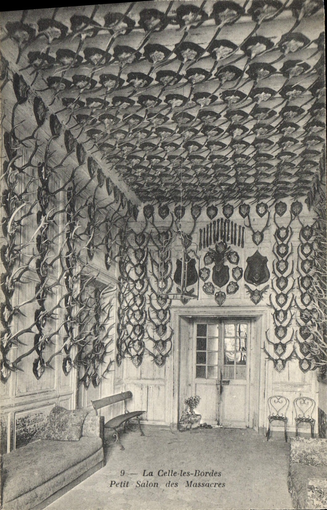 CPA Chasse La Celle des Bordes Petit salon des massacres Cerf 