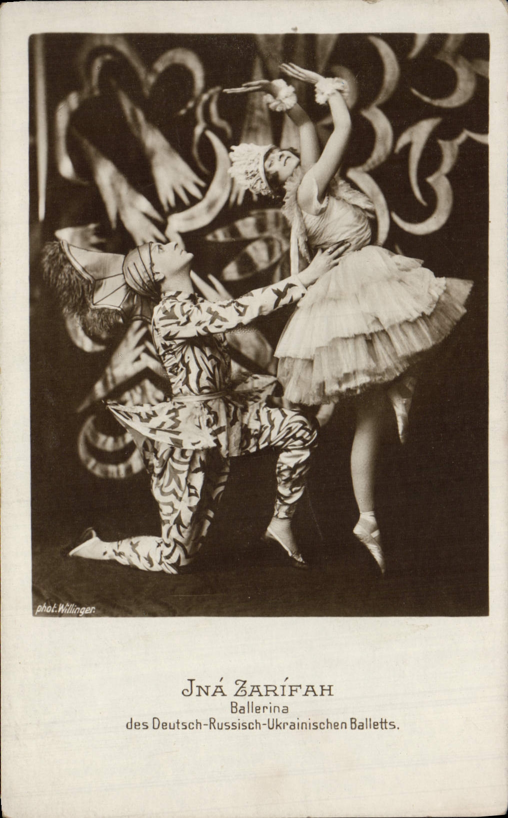 Jná Zarífah — ballerine du Deutsch-Russisch-Ukrainischen Balletts — phot. Willinger