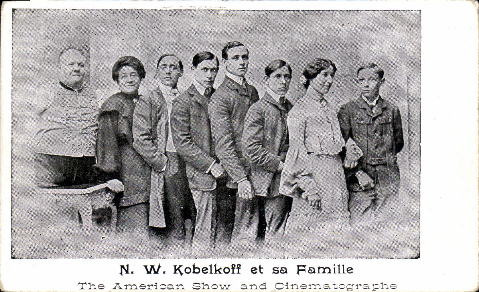 N. W. Kobelkoff et sa Famille — The American Show and Cinematographe