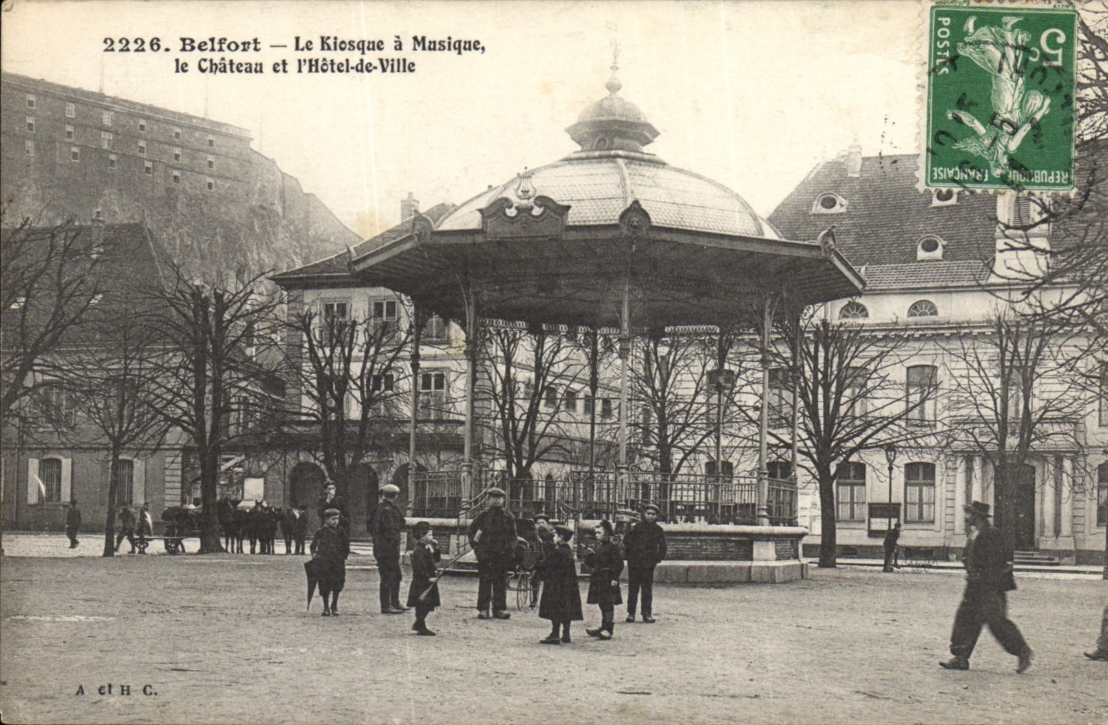 Belfort — Le Kiosque à Musique, le Château et l'Hôtel-de-Ville — A et H.C.