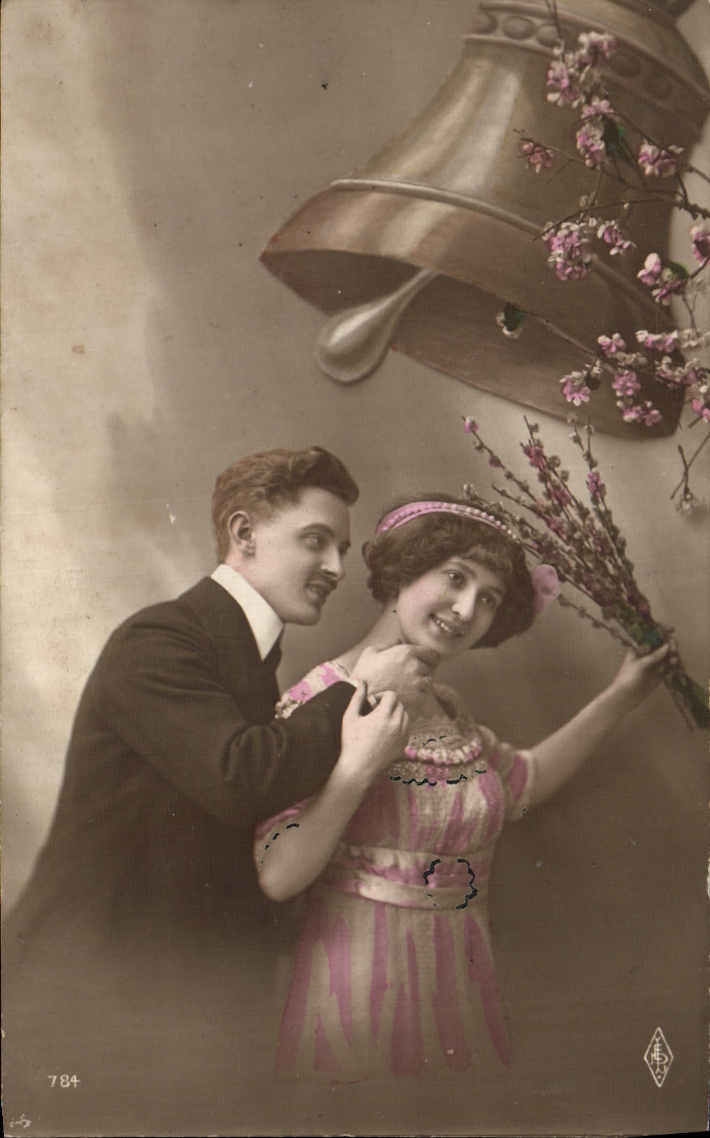 CPA Cloche Femme 