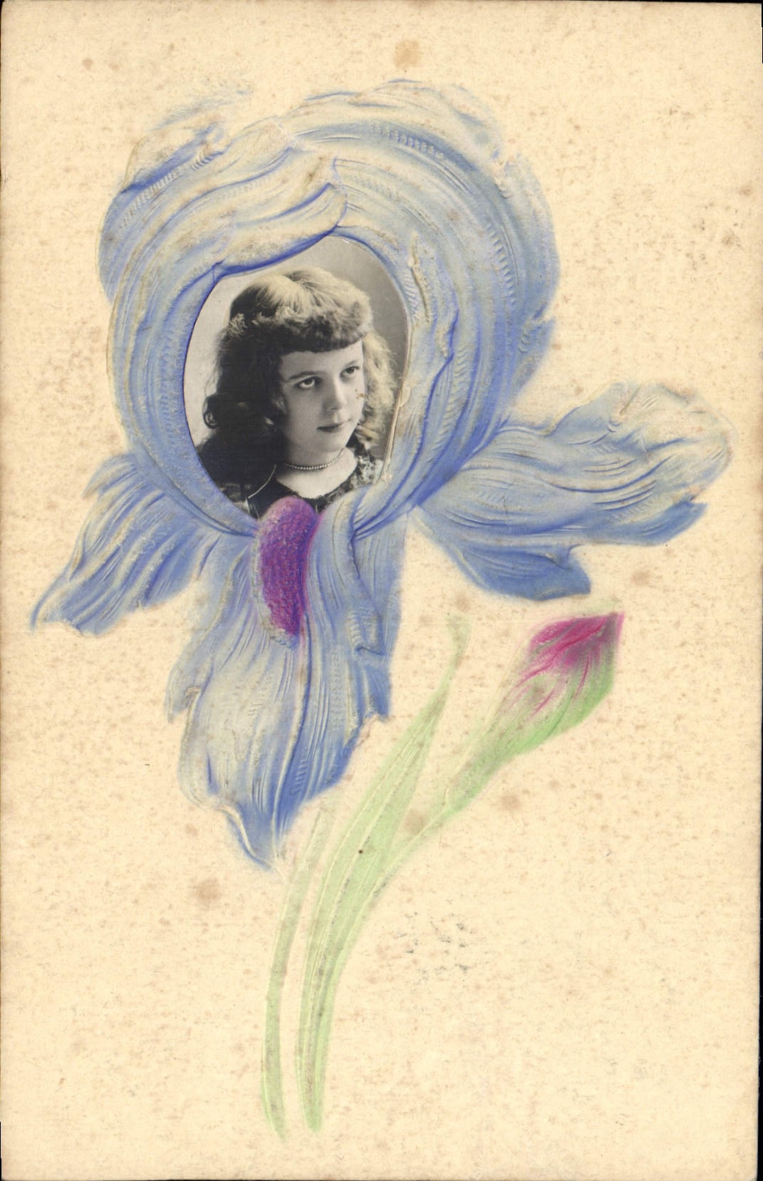 Jeune fille — dans une fleur bleue — Carte Postale Union Postale Universelle