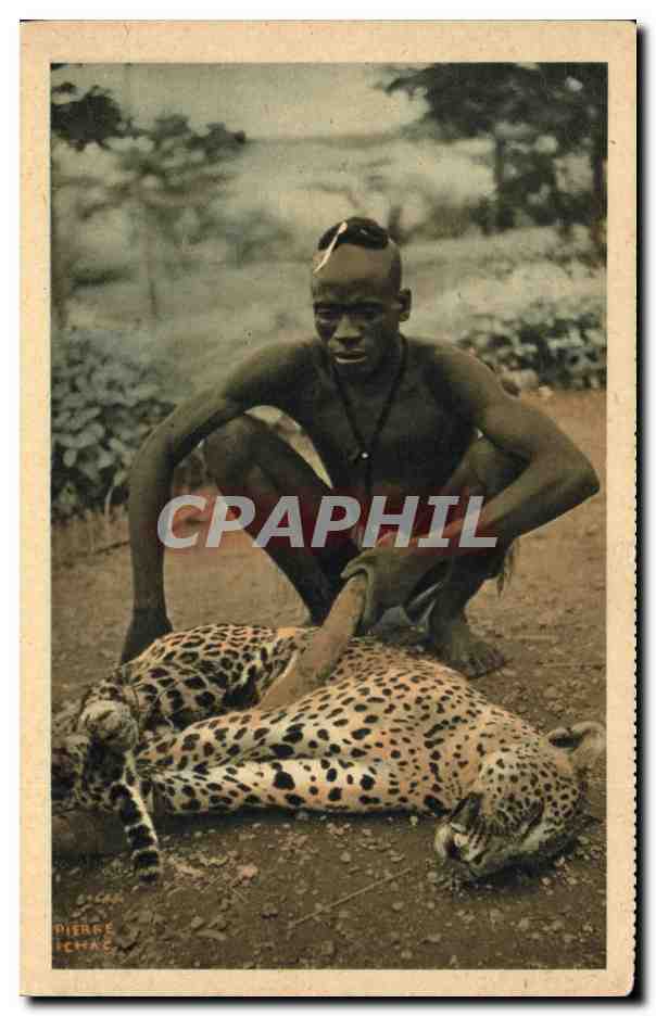 Homme avec un léopard — Afrique équatoriale — Pierre Fèvre