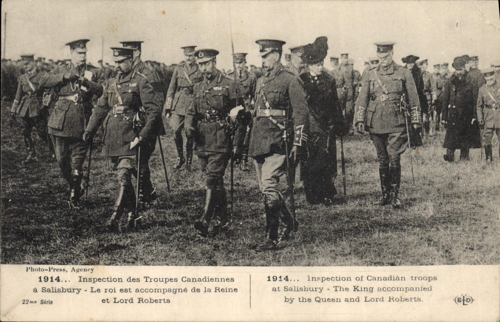 CPA Militaria Inspection des troupes canadiennes a Salisbury Le roi est accompagne de la reine et Lord Roberts 