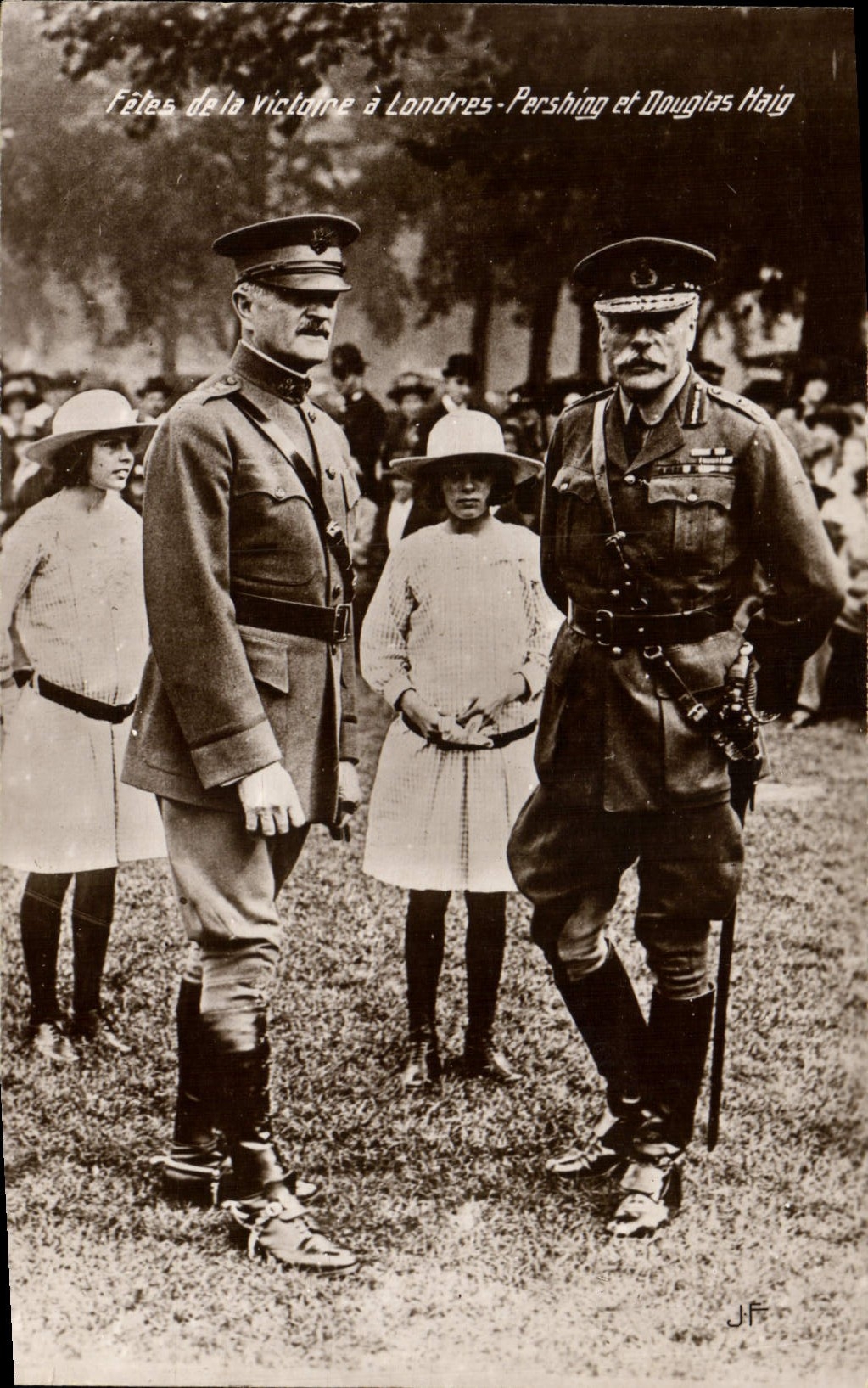 CPA Militaria Fetes de la victoire a Londres Pershing et Douglas Haig 