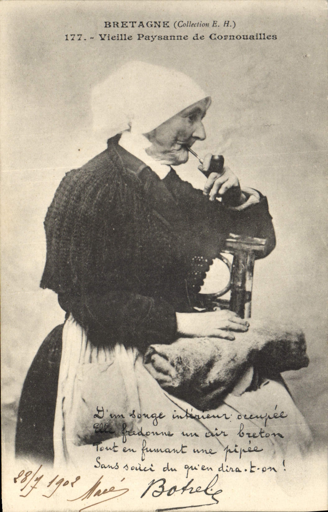 CPA Folklore Botrel Vieille paysanne de Cornouailles 