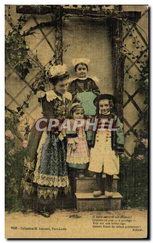 CPA Folklore Femme Enfant Bretagne (carte toilee) 