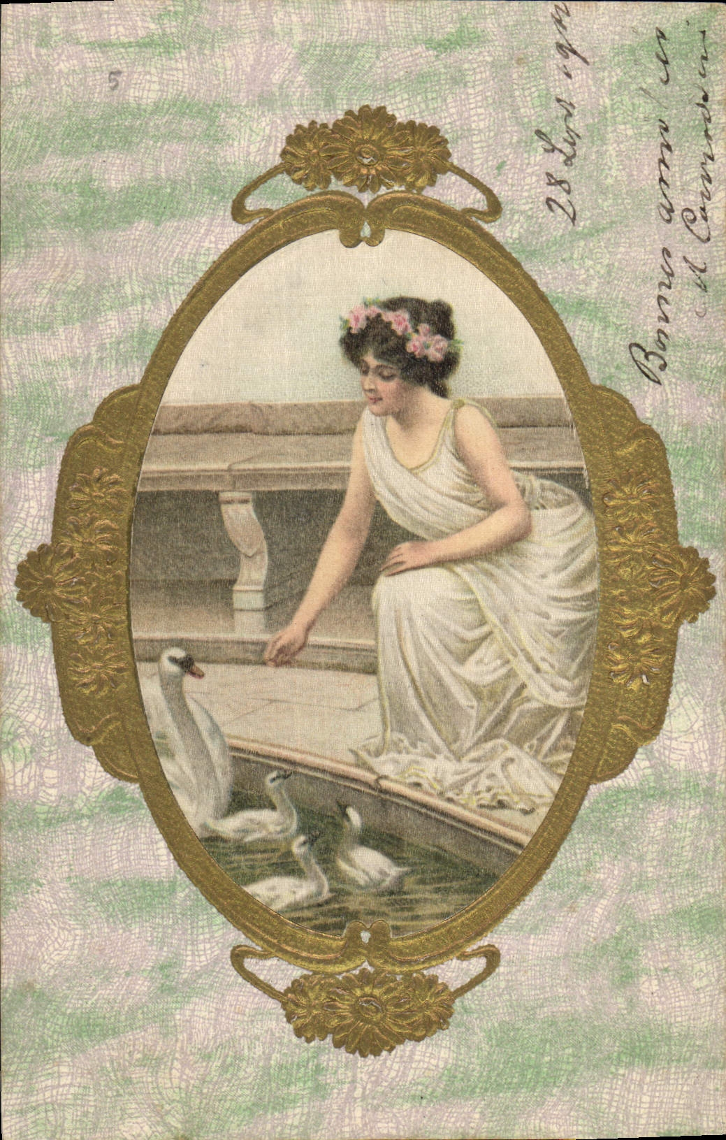 Femme en robe antique avec cygnes — éditeur G.B. n°5