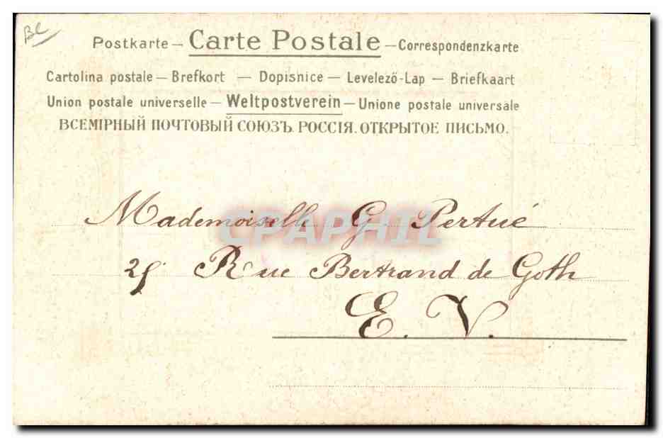 Femme en robe verte jouant de la mandoline — éditeur 'Union postale universelle' — n° de série non visible — Verso