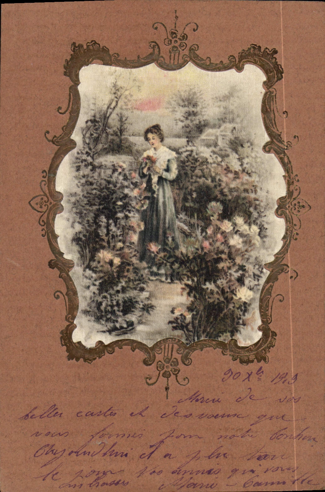 Femme dans un jardin — carte postale de collection — éditeur non identifié, n° de série non visible