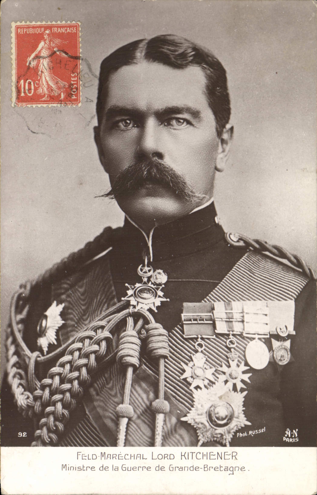 Feld-Maréchal Lord Kitchener — Ministre de la Guerre de Grande-Bretagne — Phot. Russel, Paris