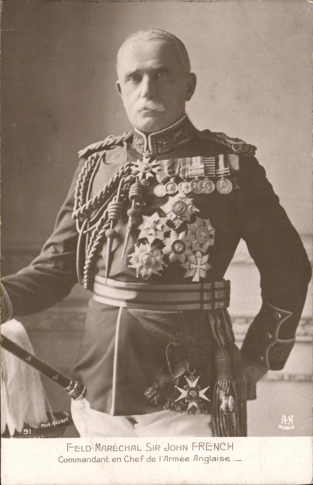 Feld-Maréchal Sir John French — Commandant en Chef de l'Armée Anglaise — Phot. Russel, Paris