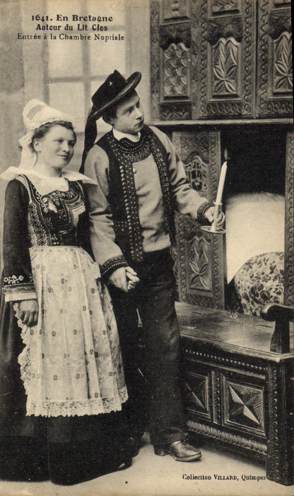 CPA Folklore Lits Clos Bretagne Entree a la chambre nuptiale