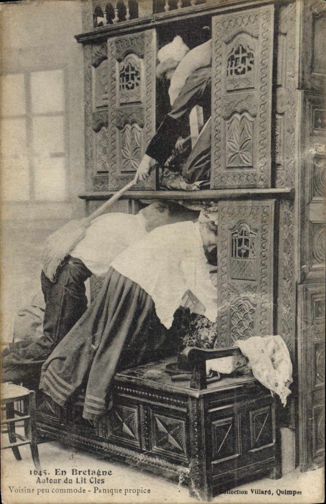 CPA Folklore Lits Clos Voisine peu commode
