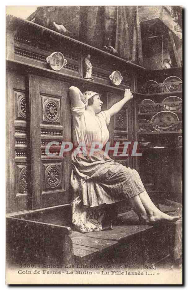 CPA Folklore Lits Clos Coin de ferme Le matin La fille lassee