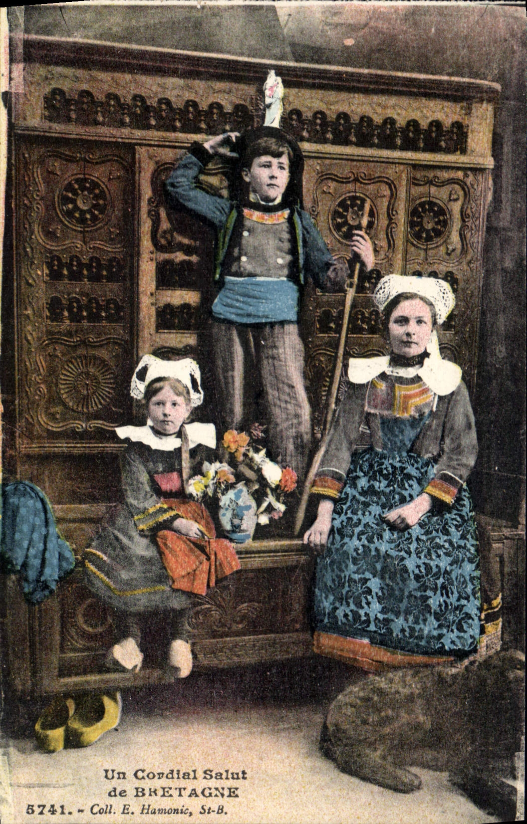 CPA Folklore Lits Clos Un cordial salut
