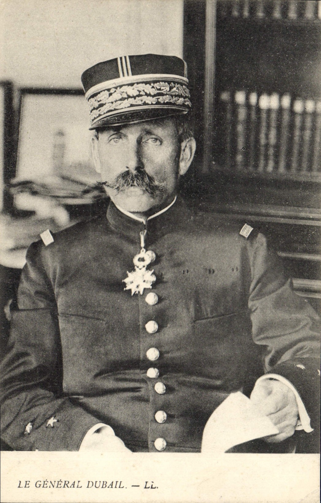 CPA Militaria Le General Dubail 