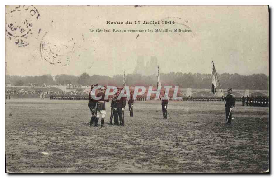 Revue du 14 Juillet 1904 — Le Général Pamard remettant les Médailles Militaires — Éditeur : Imprimerie Hugues, Toulouse