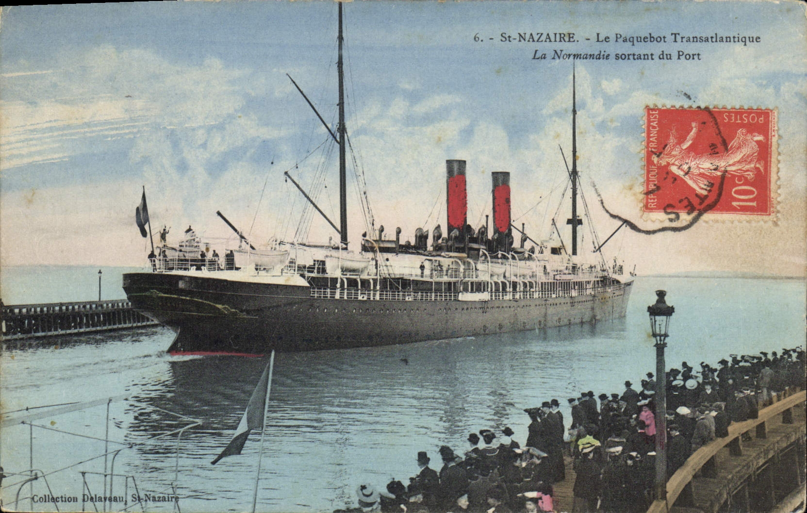 St-Nazaire — Le Paquebot Transatlantique La Normandie sortant du Port — Collection Delaveau, St-Nazaire