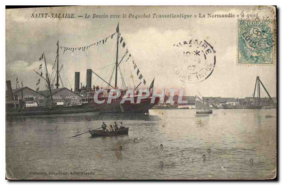 CPA Bateau Paquebot Saint Nazaire Le bassin avec le paquebot Transatlantique La Normandie