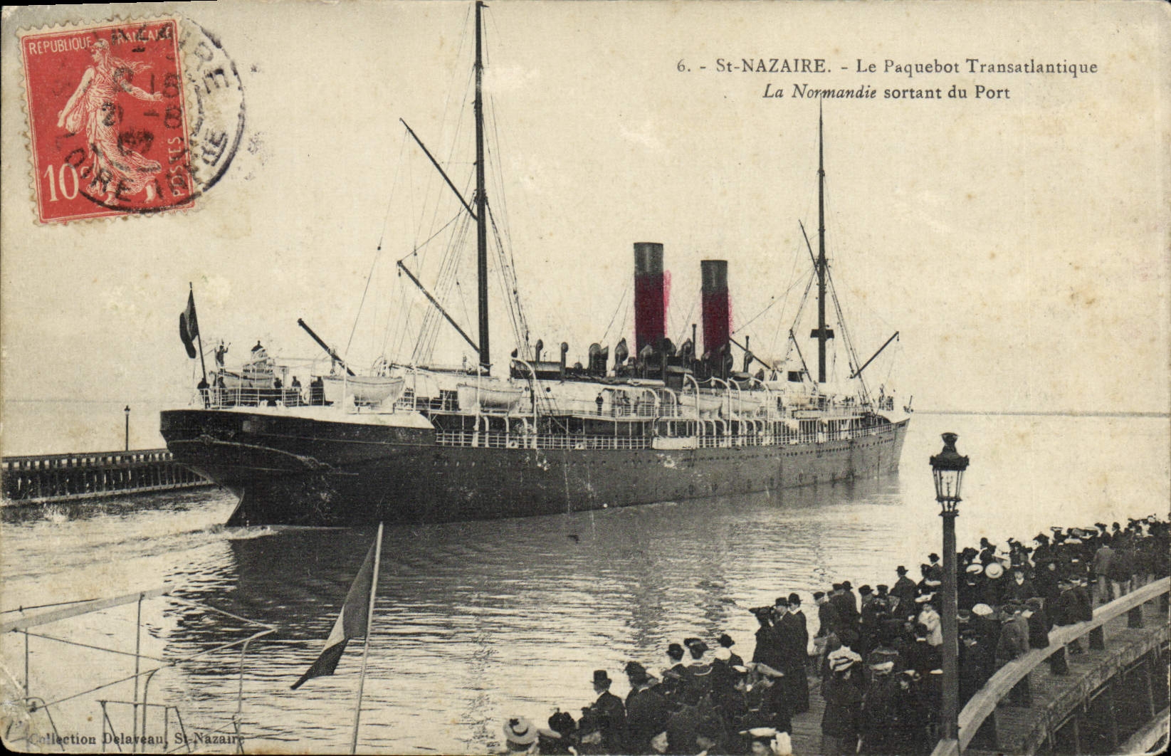 CPA Bateau Paquebot transatlantique La Normandie sortant du port St Nazaire 