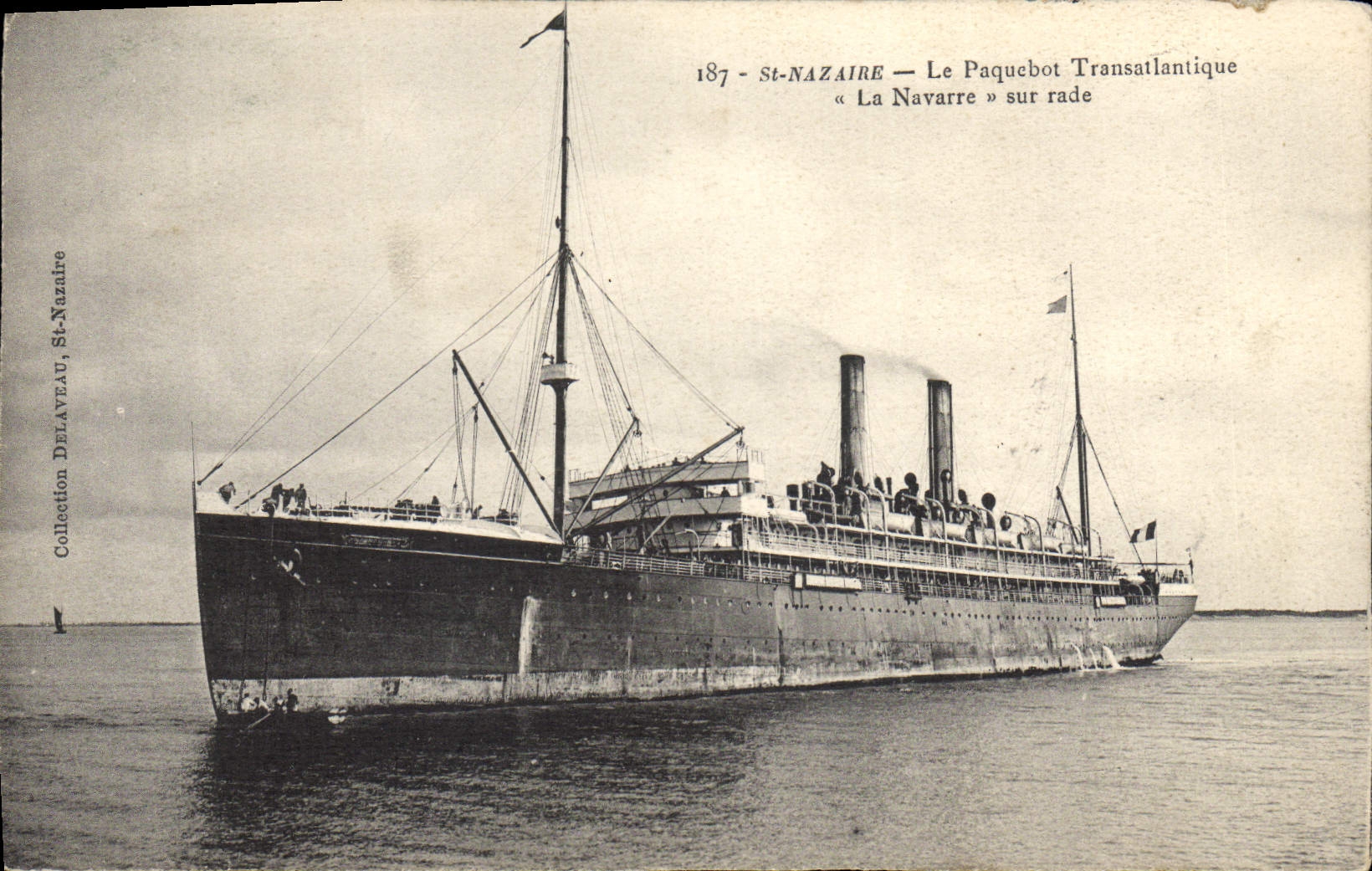 St-Nazaire — Le Paquebot Transatlantique « La Navarre » sur rade — Collection DELAYEAU